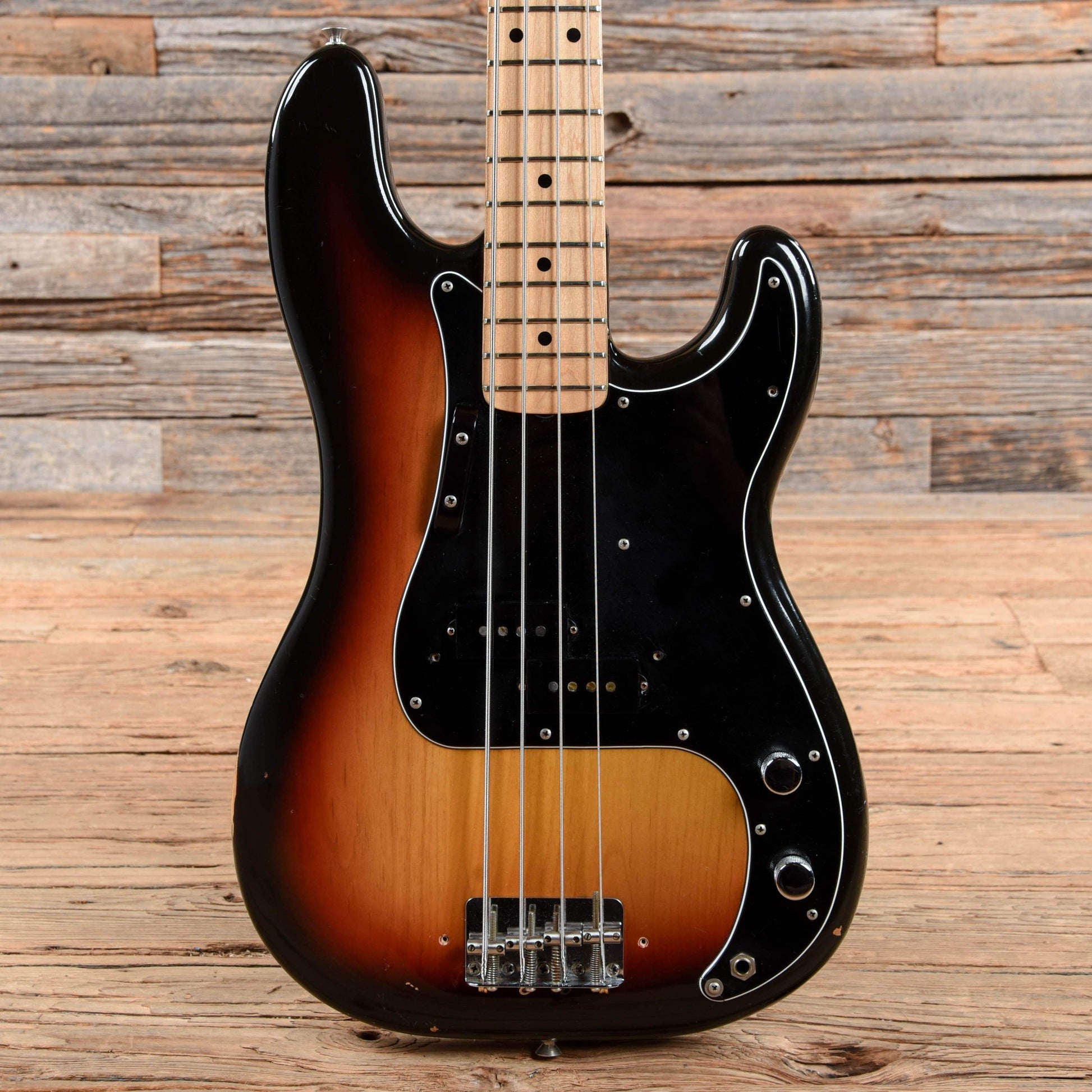Fender Precision Bass Sunburst 1974 Bass Guitars / 4-String