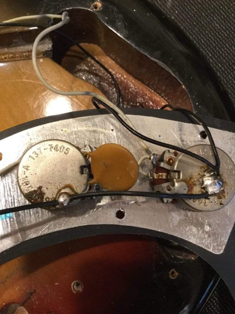 Fender Precision Bass Sunburst 1974 Bass Guitars / 4-String