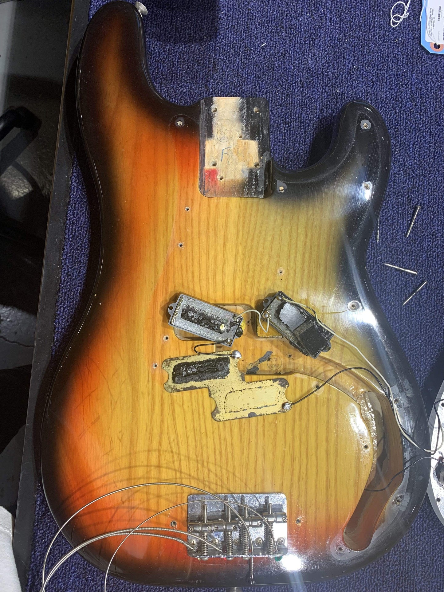 Fender Precision Bass Sunburst 1979 Bass Guitars / 4-String