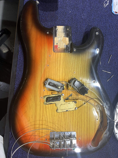 Fender Precision Bass Sunburst 1979 Bass Guitars / 4-String