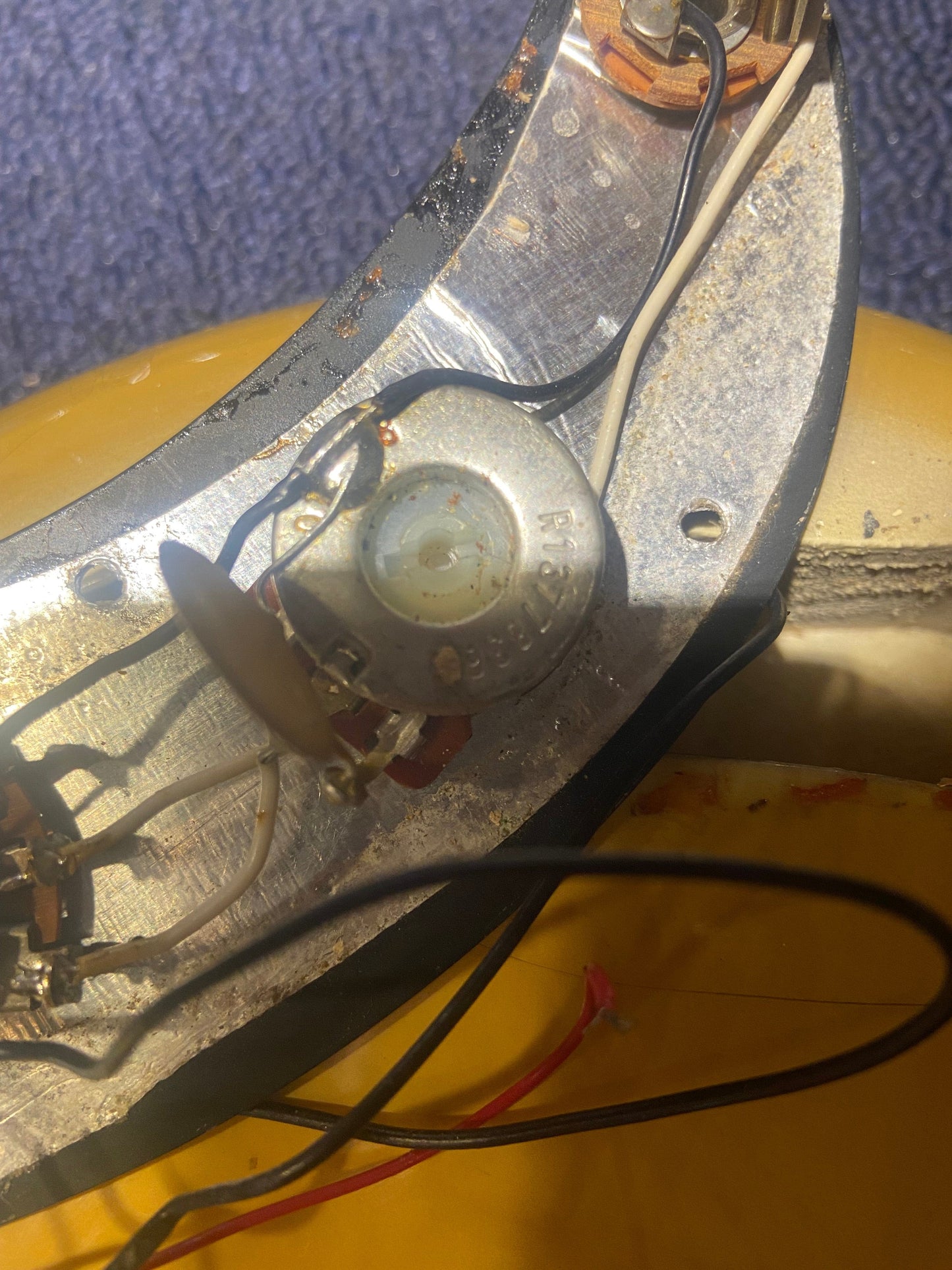 Fender Precision Bass Antigua 1978 Bass Guitars / 5-String or More