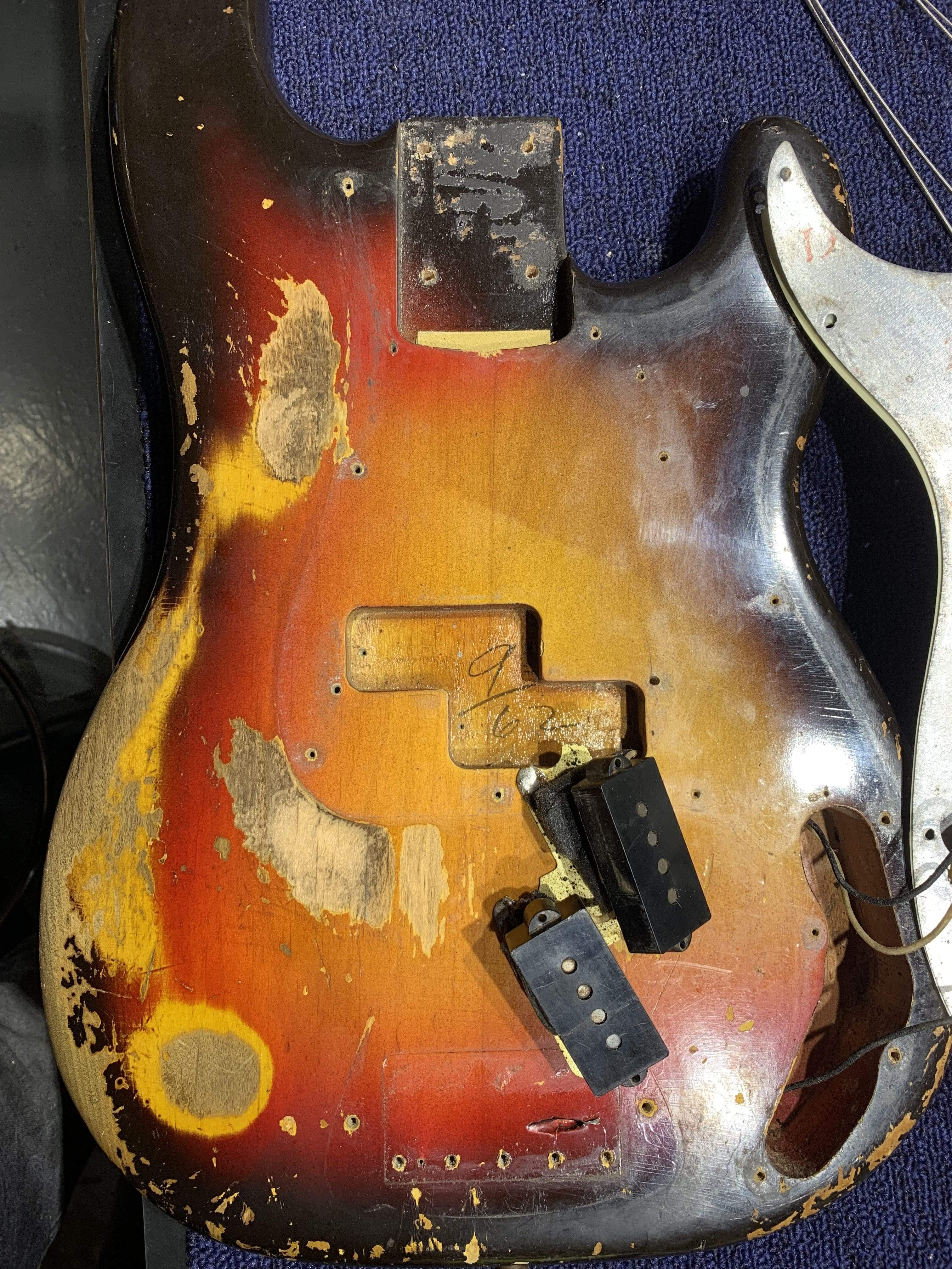 Fender Precision Bass Sunburst 1962 – Chicago Music Exchange