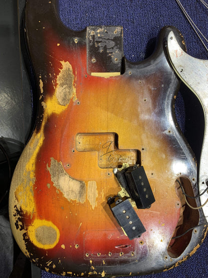 Fender Precision Bass Sunburst 1962 Bass Guitars / 5-String or More