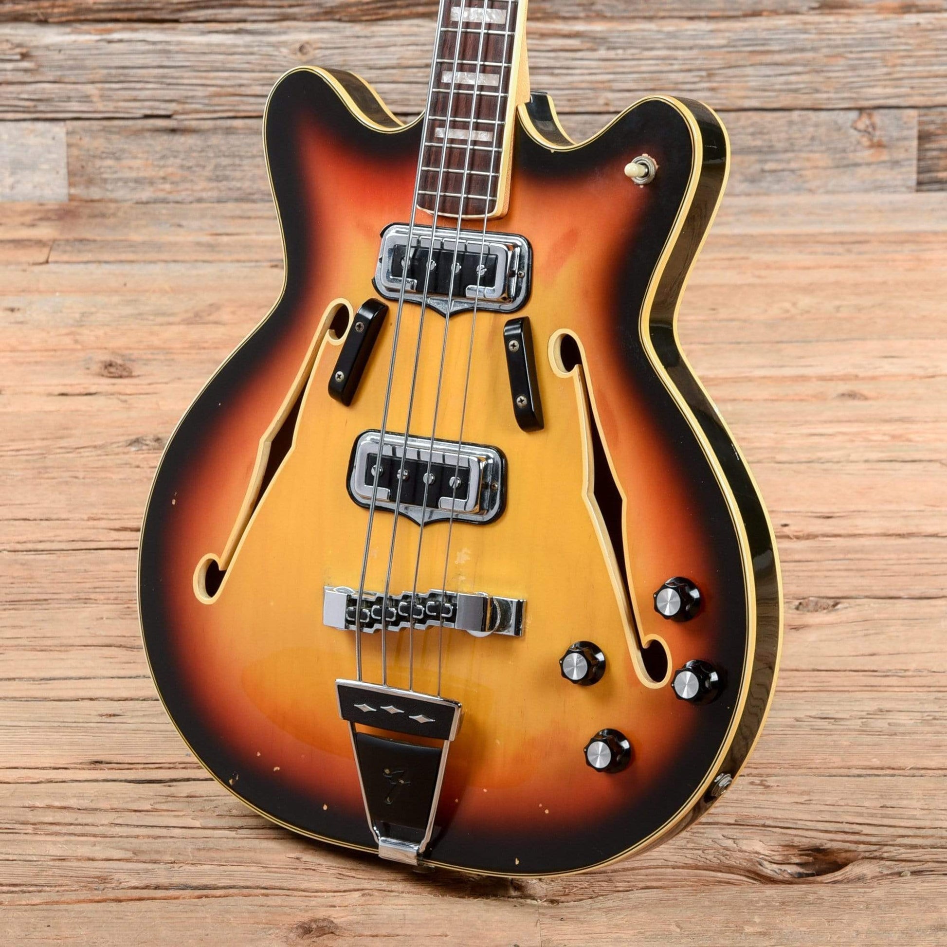 Fender Coronado Bass II Sunburst 1967 Bass Guitars / Short Scale