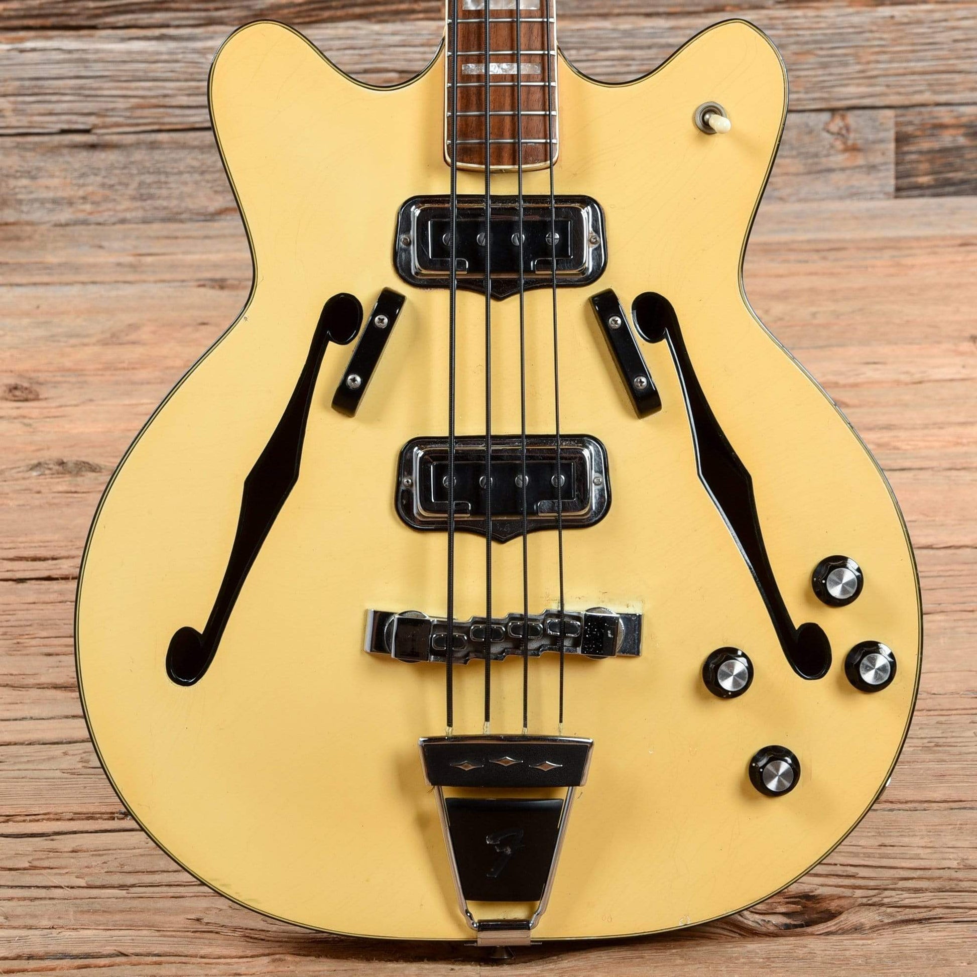 Fender Coronado II Olympic White 1967 Bass Guitars / Short Scale