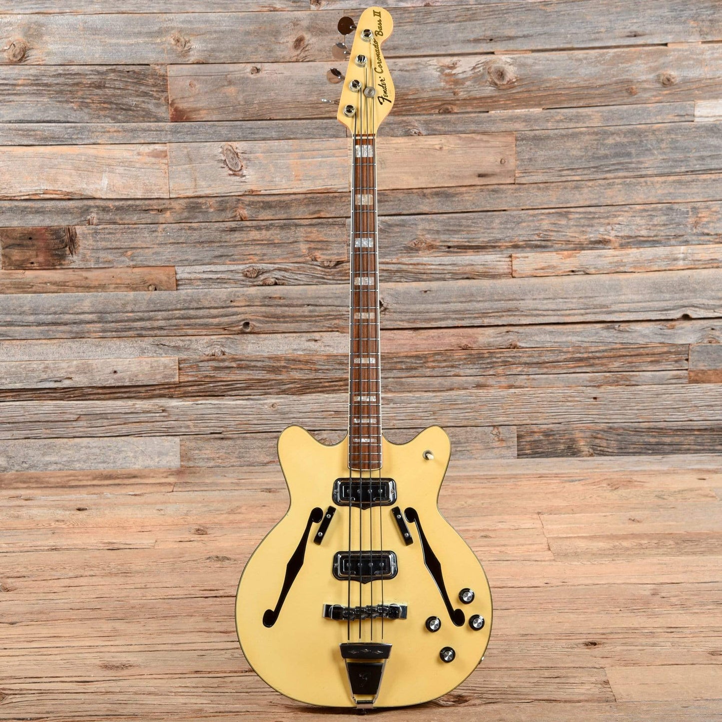 Fender Coronado II Olympic White 1967 Bass Guitars / Short Scale