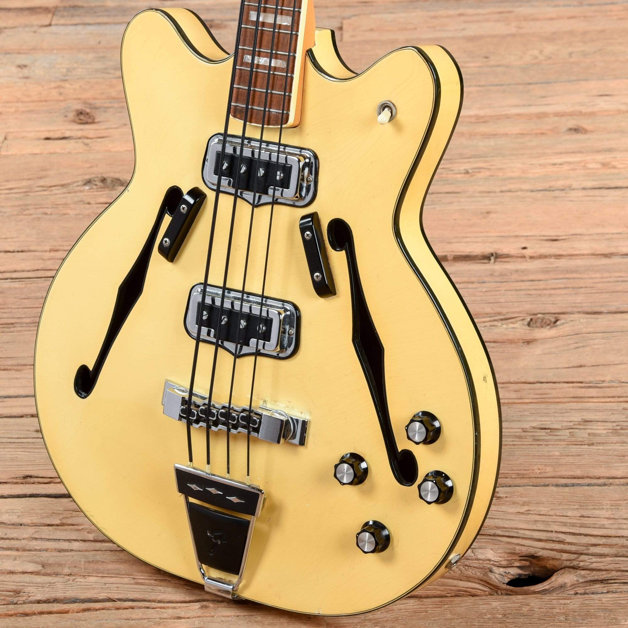 Fender Coronado II Olympic White 1967 Bass Guitars / Short Scale