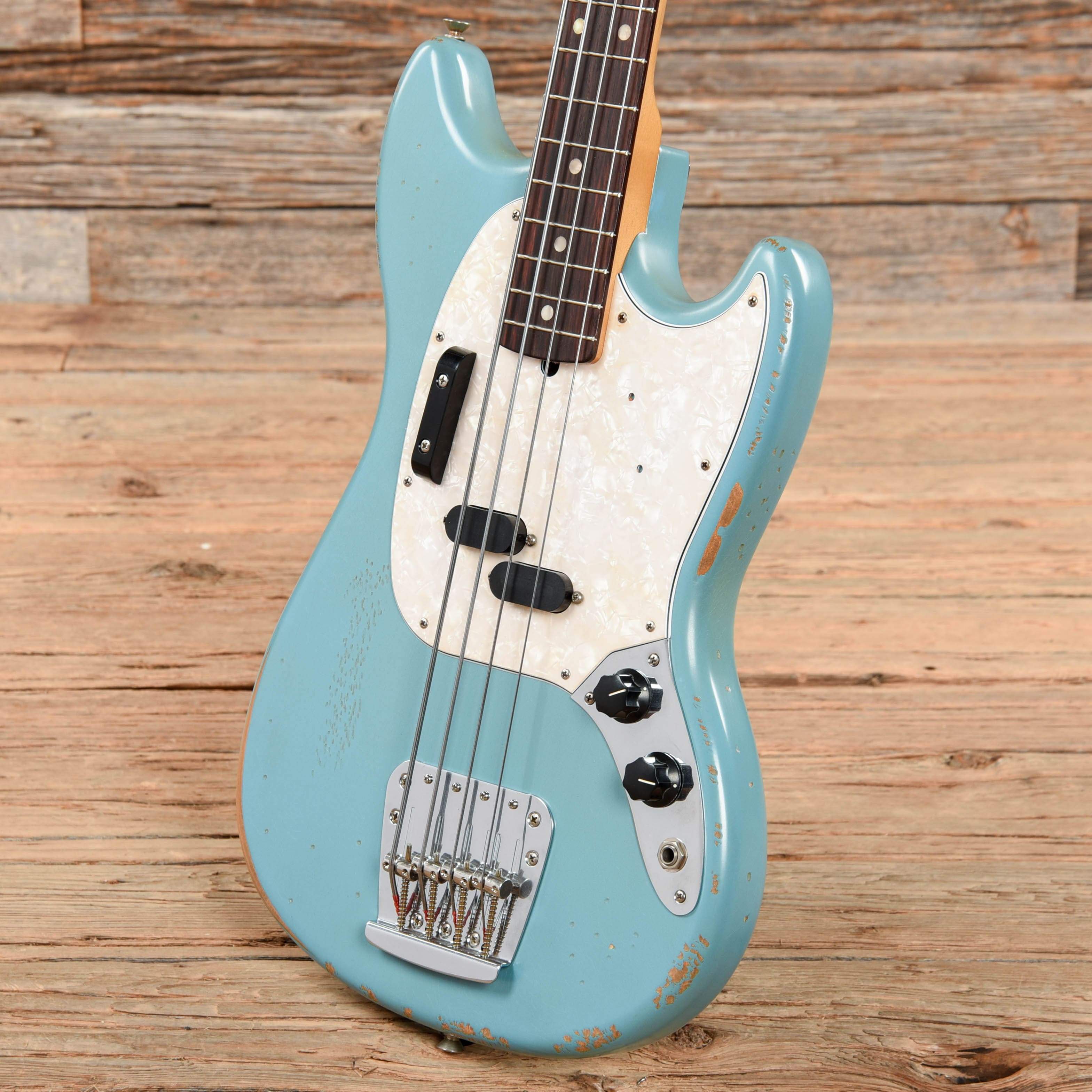 Fender Justin Meldal-Johnsen Road Worn Signature Mustang Bass Daphne Blue Bass Guitars / Short Scale