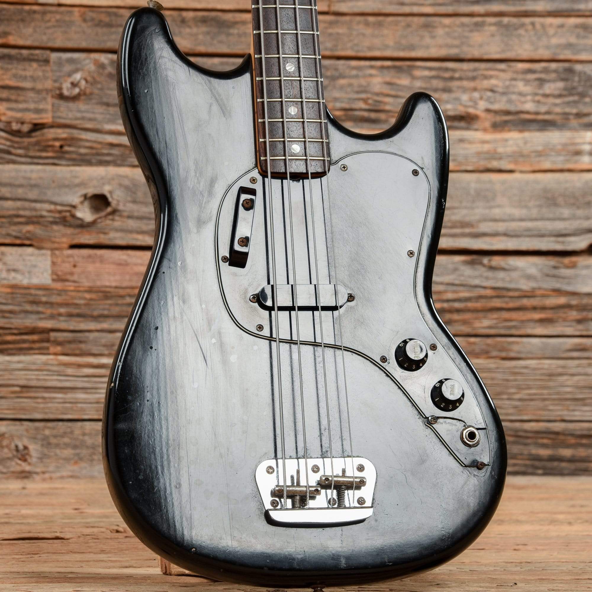 Fender Musicmaster Bass Black 1980 – Chicago Music Exchange
