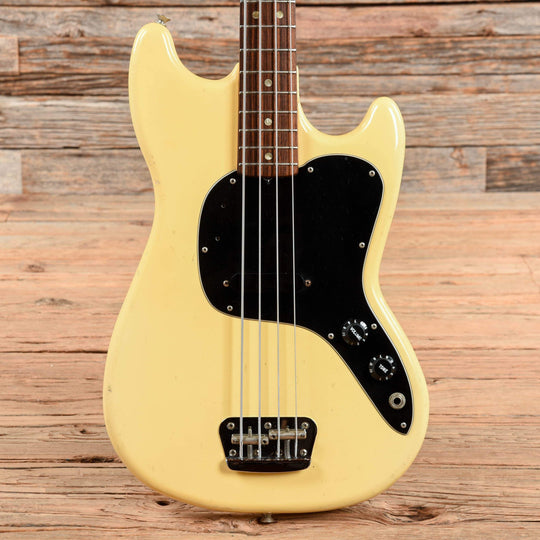 Fender Musicmaster Bass Olympic White 1978 Bass Guitars / Short Scale