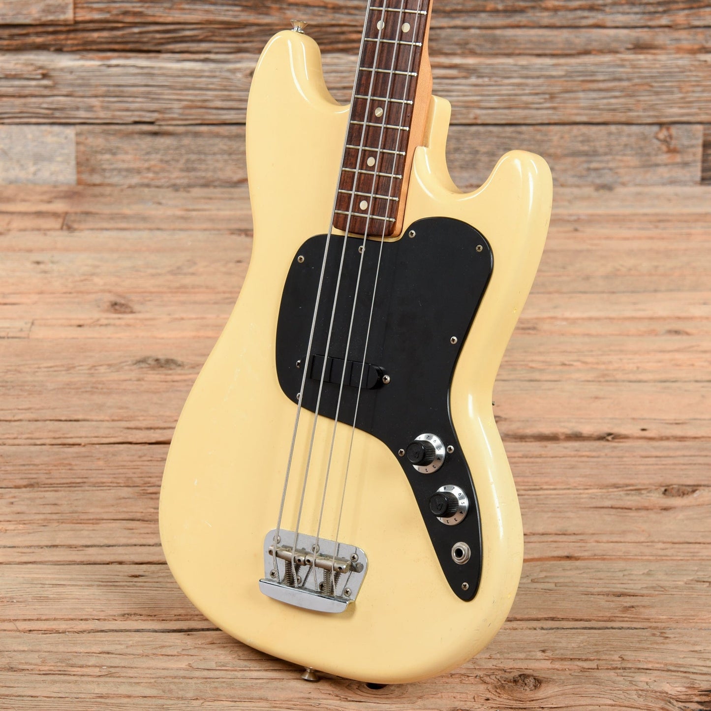 Fender Musicmaster Bass White 1975 Bass Guitars / Short Scale