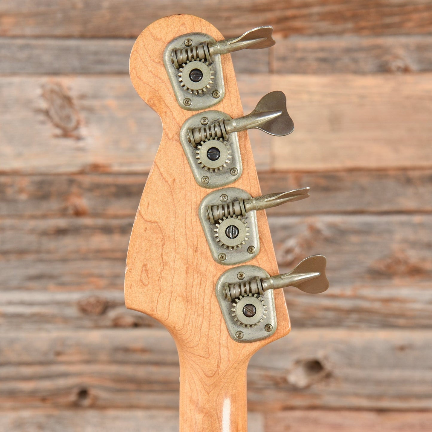 Fender Musicmaster Bass White 1975 Bass Guitars / Short Scale