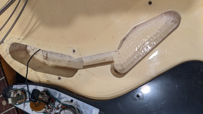 Fender Musicmaster Bass White 1975 Bass Guitars / Short Scale