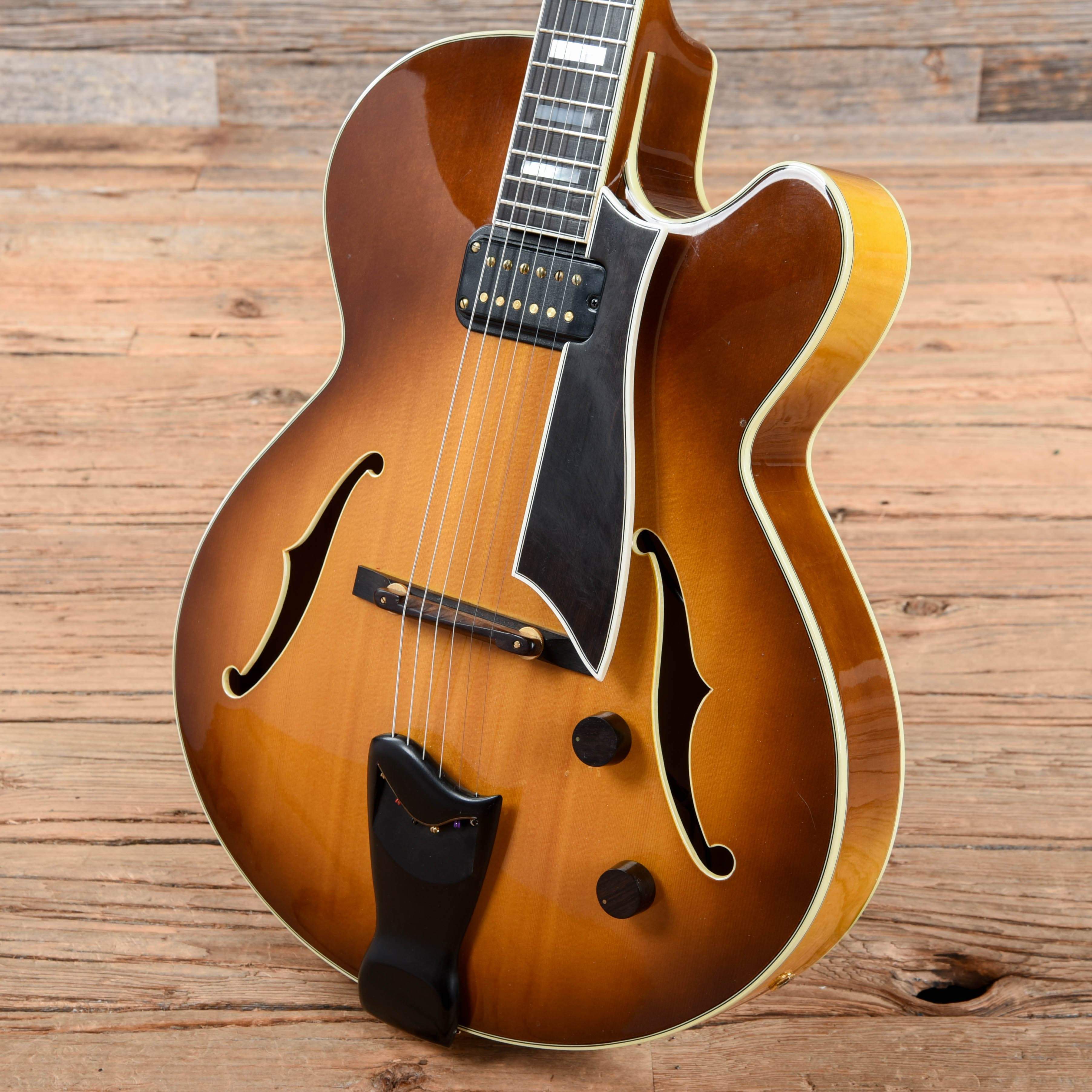 Fender D'Aquisto Elite Violin Sunburst 1985 – Chicago Music Exchange