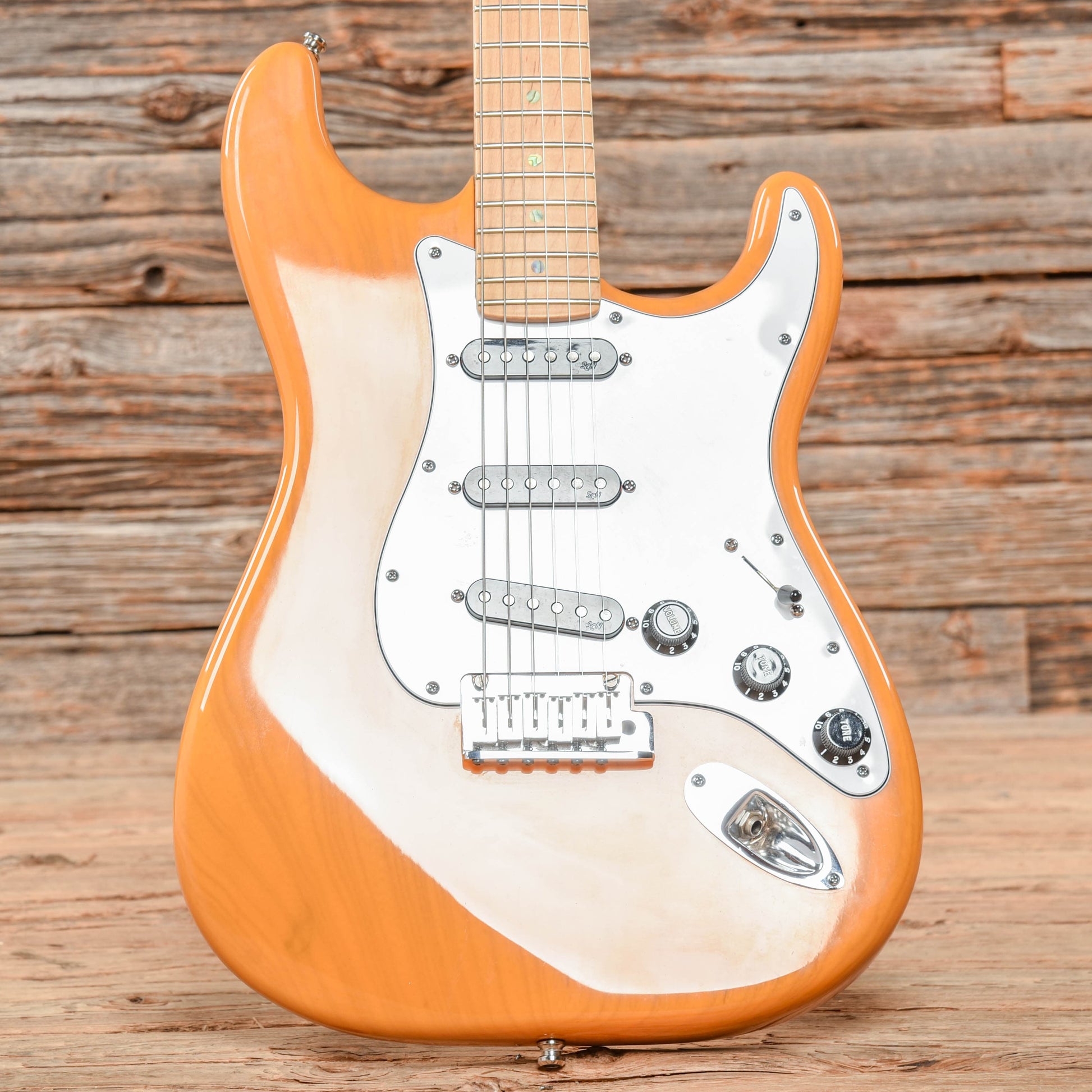 Fender American Deluxe Ash Stratocaster Vintage Blonde 2005 Electric Guitars / Solid Body