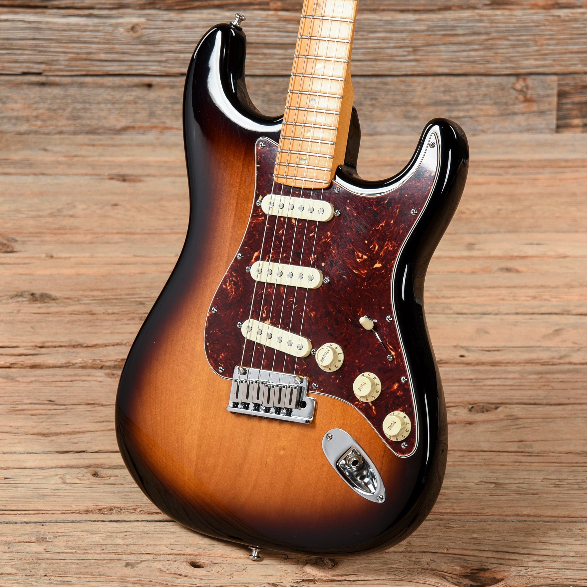 Fender American Deluxe Stratocaster 2-Tone Sunburst 2009 Electric Guitars / Solid Body