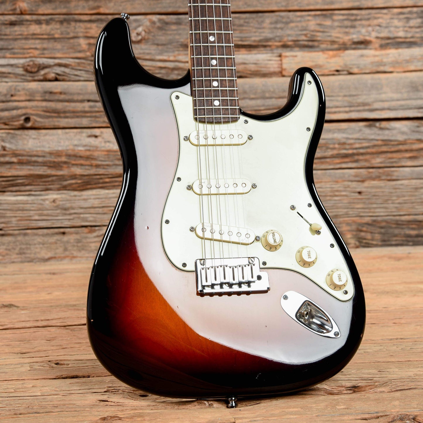 Fender American Deluxe Stratocaster 3-Tone Sunburst 2011 Electric Guitars / Solid Body