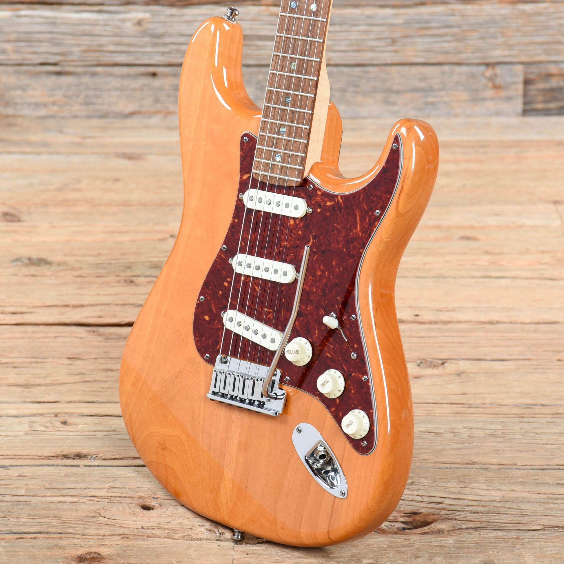 Fender American Deluxe Stratocaster Amber 2007 Electric Guitars / Solid Body