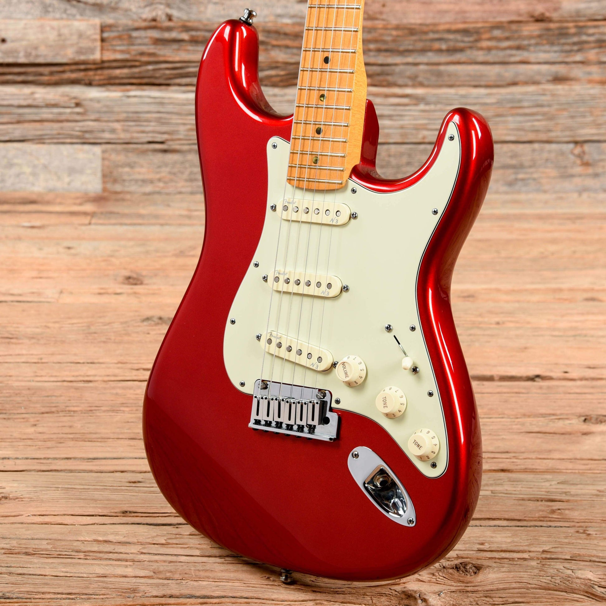 Fender American Deluxe Stratocaster Candy Apple Red 2012 Electric Guitars / Solid Body