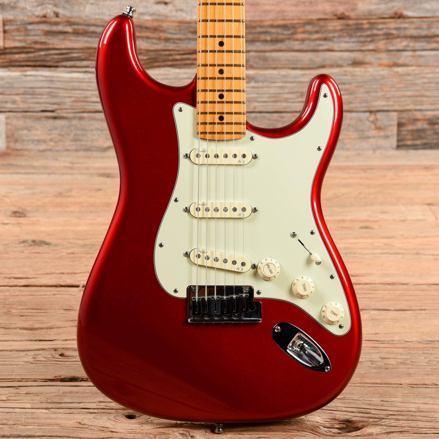 Fender American Deluxe Stratocaster Candy Apple Red 2012 Electric Guitars / Solid Body