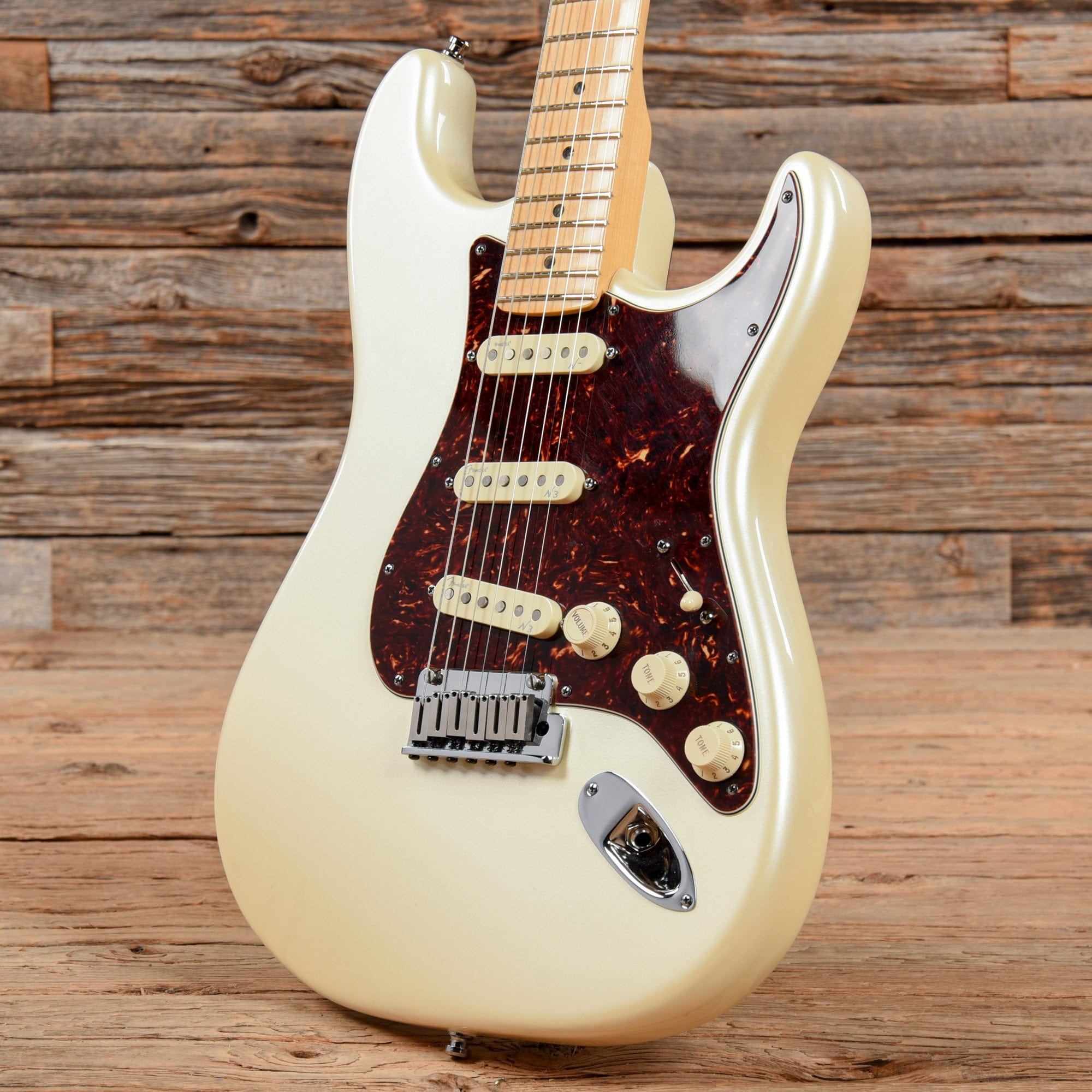 Fender American Deluxe Stratocaster Olympic Pearl 2011 Electric Guitars / Solid Body