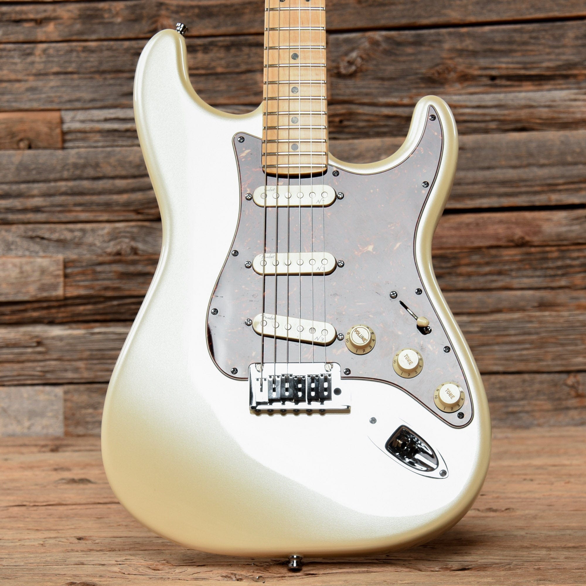Fender American Deluxe Stratocaster Olympic Pearl 2011 Electric Guitars / Solid Body
