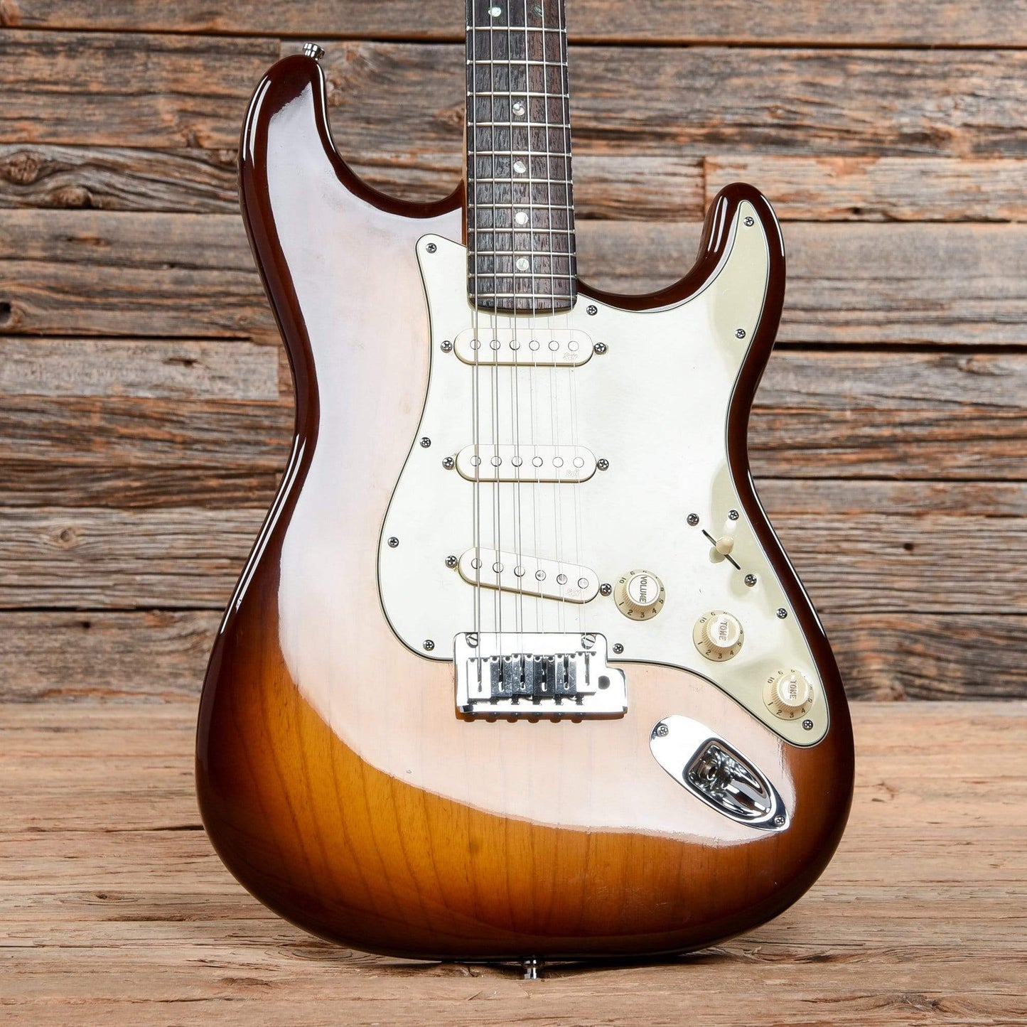 Fender American Deluxe Stratocaster Sunburst 2004 Electric Guitars / Solid Body