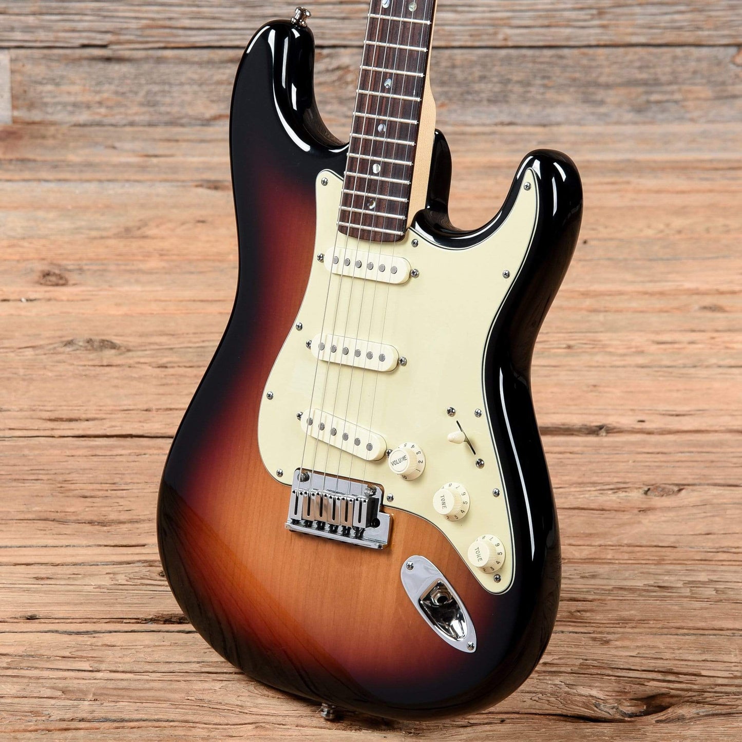 Fender American Deluxe Stratocaster Sunburst 2005 Electric Guitars / Solid Body