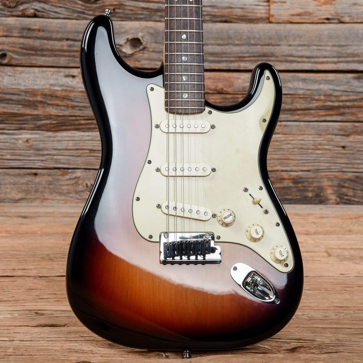 Fender American Deluxe Stratocaster Sunburst 2005 Electric Guitars / Solid Body