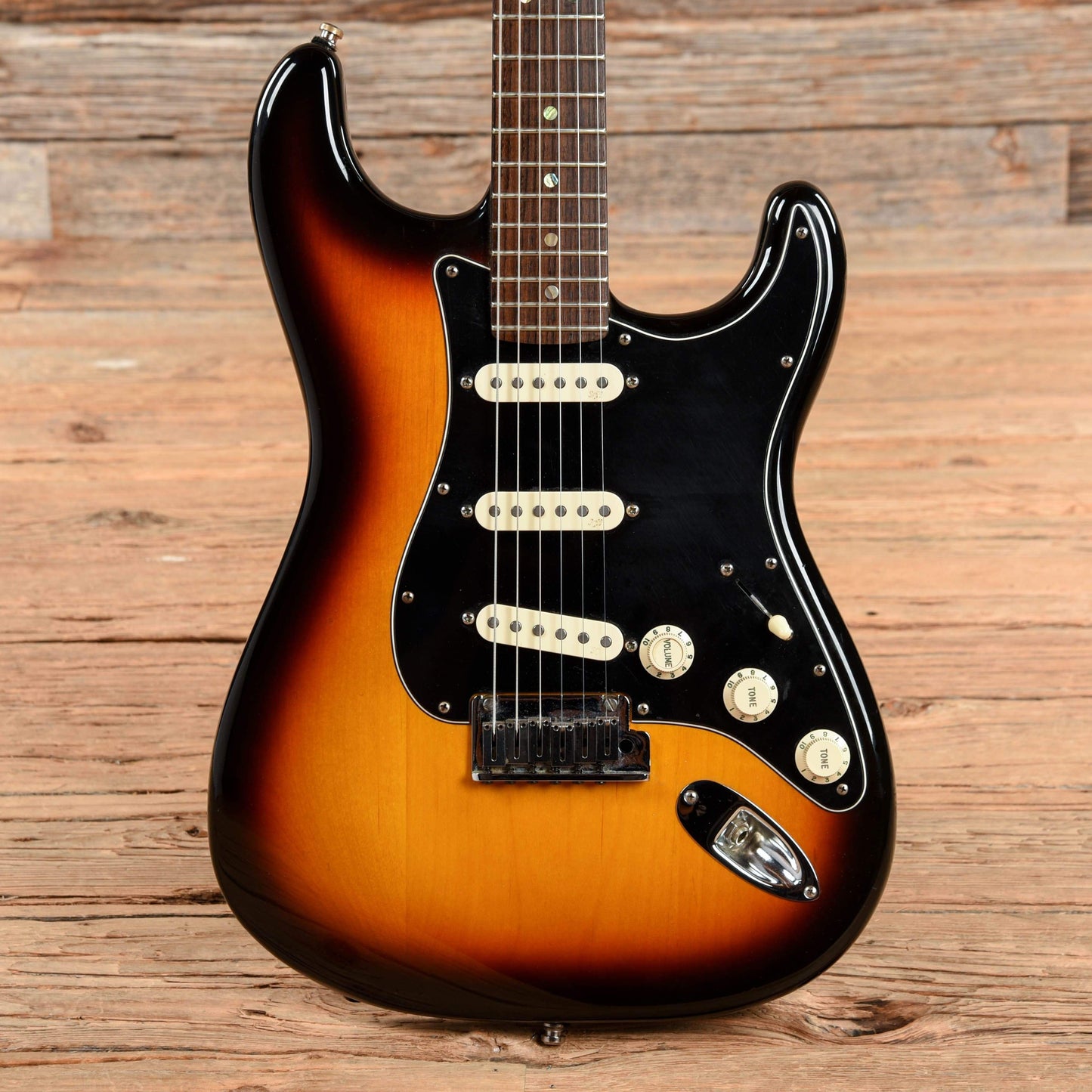 Fender American Deluxe Stratocaster Sunburst 2006 Electric Guitars / Solid Body