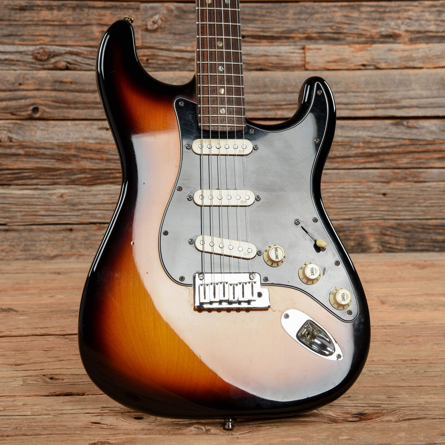 Fender American Deluxe Stratocaster Sunburst 2006 Electric Guitars / Solid Body