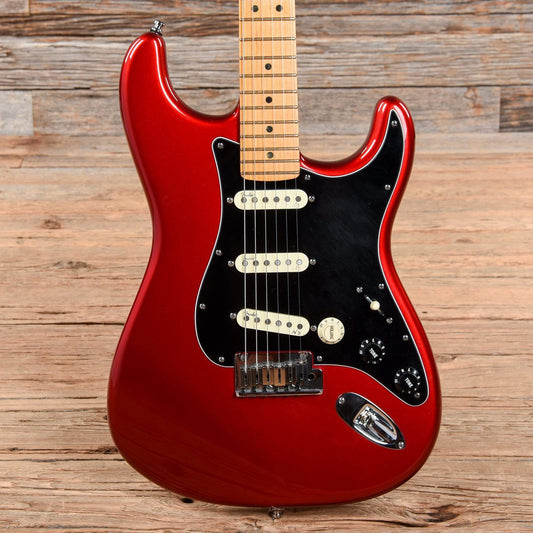 Fender American Deluxe Stratocaster V Neck Candy Apple Red 2010 Electric Guitars / Solid Body