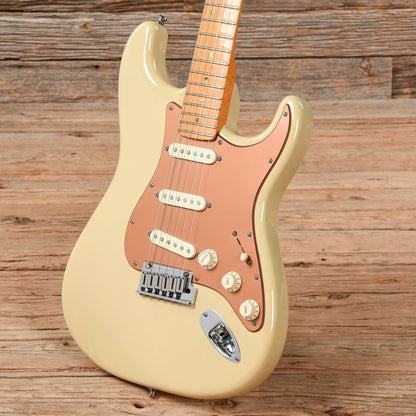 Fender American Deluxe Stratocaster V Neck Honey Blonde 2006 Electric Guitars / Solid Body