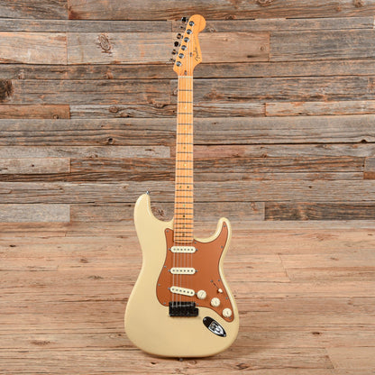 Fender American Deluxe Stratocaster V Neck Honey Blonde 2006 Electric Guitars / Solid Body