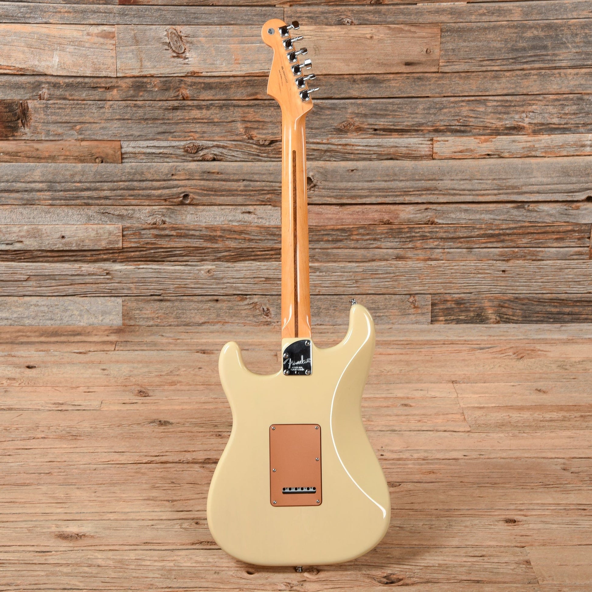 Fender American Deluxe Stratocaster V Neck Honey Blonde 2006 Electric Guitars / Solid Body