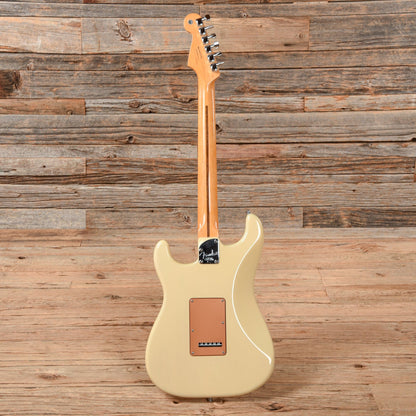 Fender American Deluxe Stratocaster V Neck Honey Blonde 2006 Electric Guitars / Solid Body