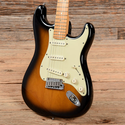 Fender American Deluxe Stratocaster V Neck Sunburst 2005 Electric Guitars / Solid Body