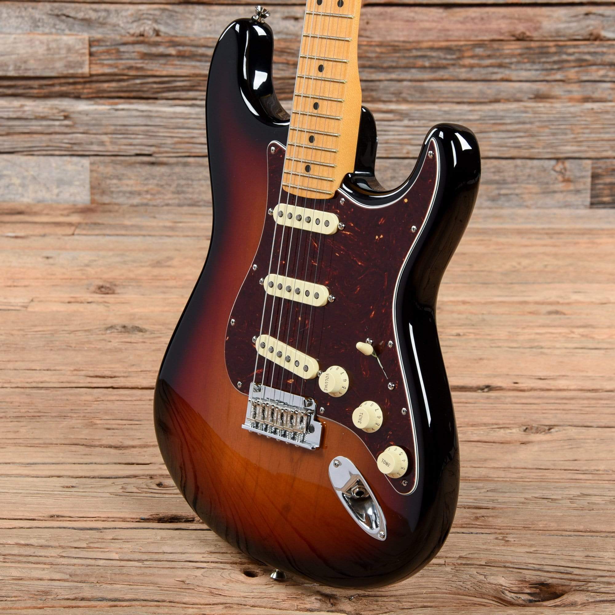 Fender American Pro II Stratocaster 3-Color Sunburst 2020 Electric Guitars / Solid Body