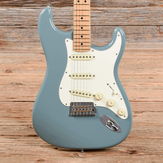 Fender American Pro Stratocaster Sonic Gray 2017 Electric Guitars / Solid Body