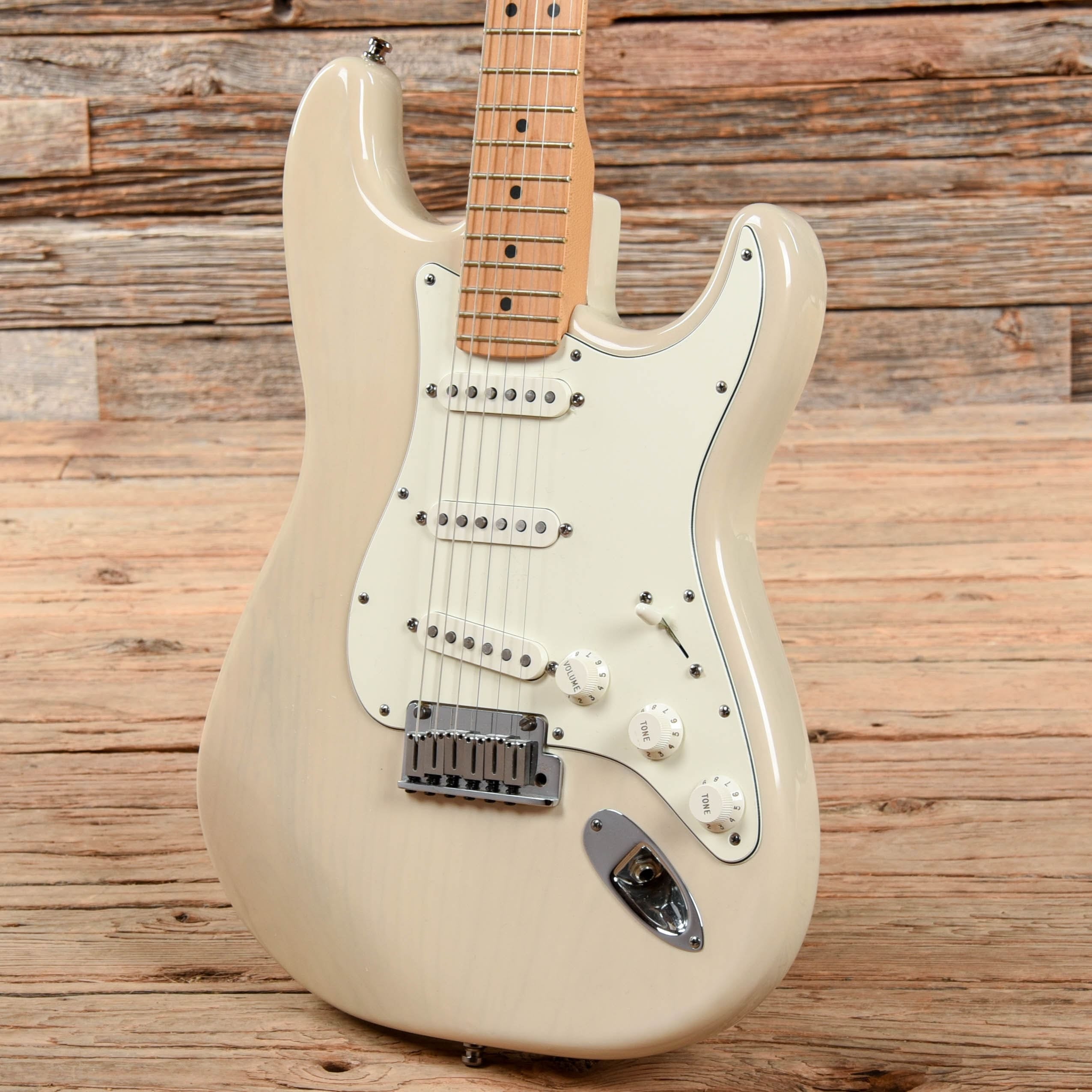 Fender American Series Stratocaster Honey Blonde 2000 Electric Guitars / Solid Body
