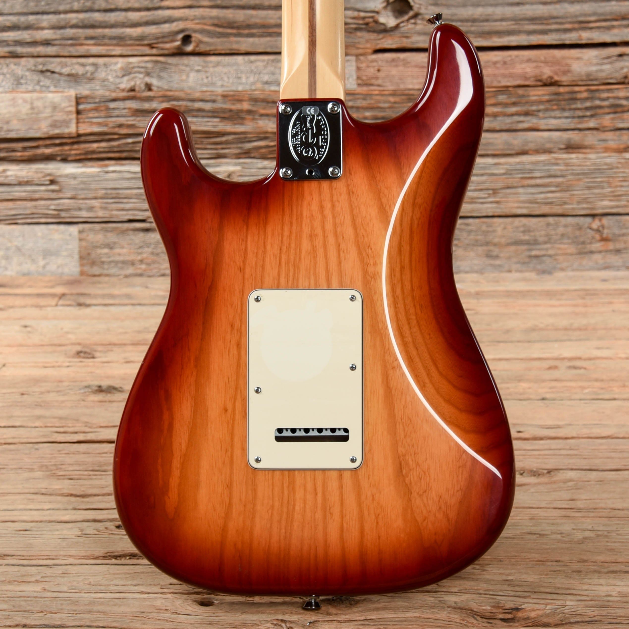 Fender American Series Stratocaster HSS Sienna Sunburst 2004 Electric Guitars / Solid Body