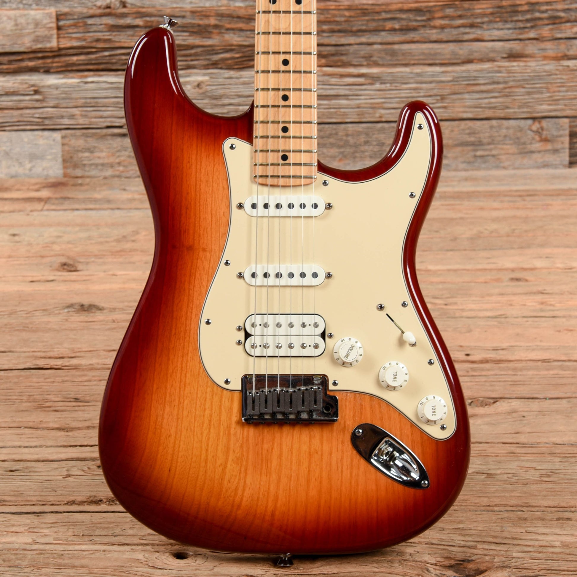 Fender American Series Stratocaster HSS Sienna Sunburst 2004 Electric Guitars / Solid Body