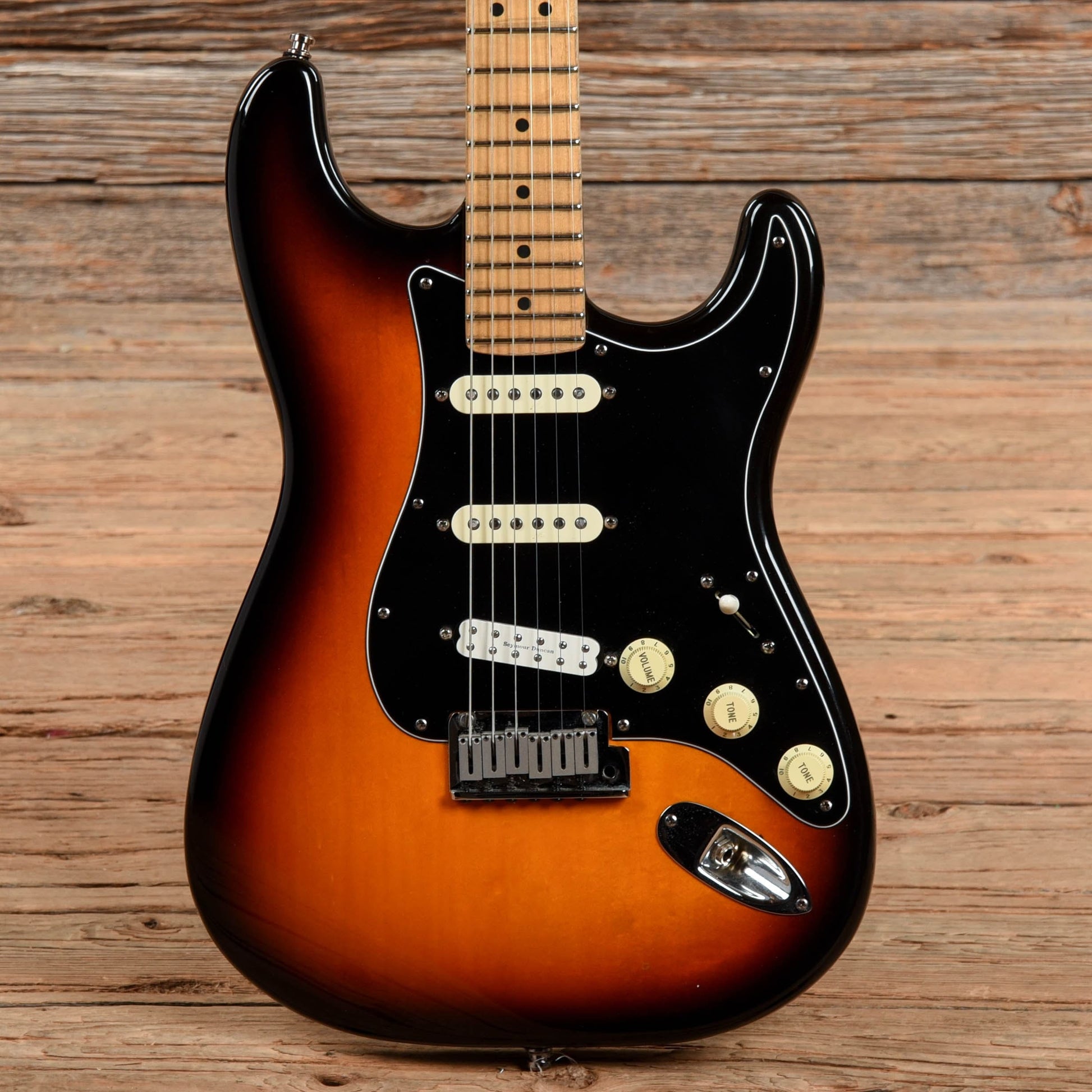 Fender American Standard Stratocaster 3-Color Sunburst 1993 Electric Guitars / Solid Body