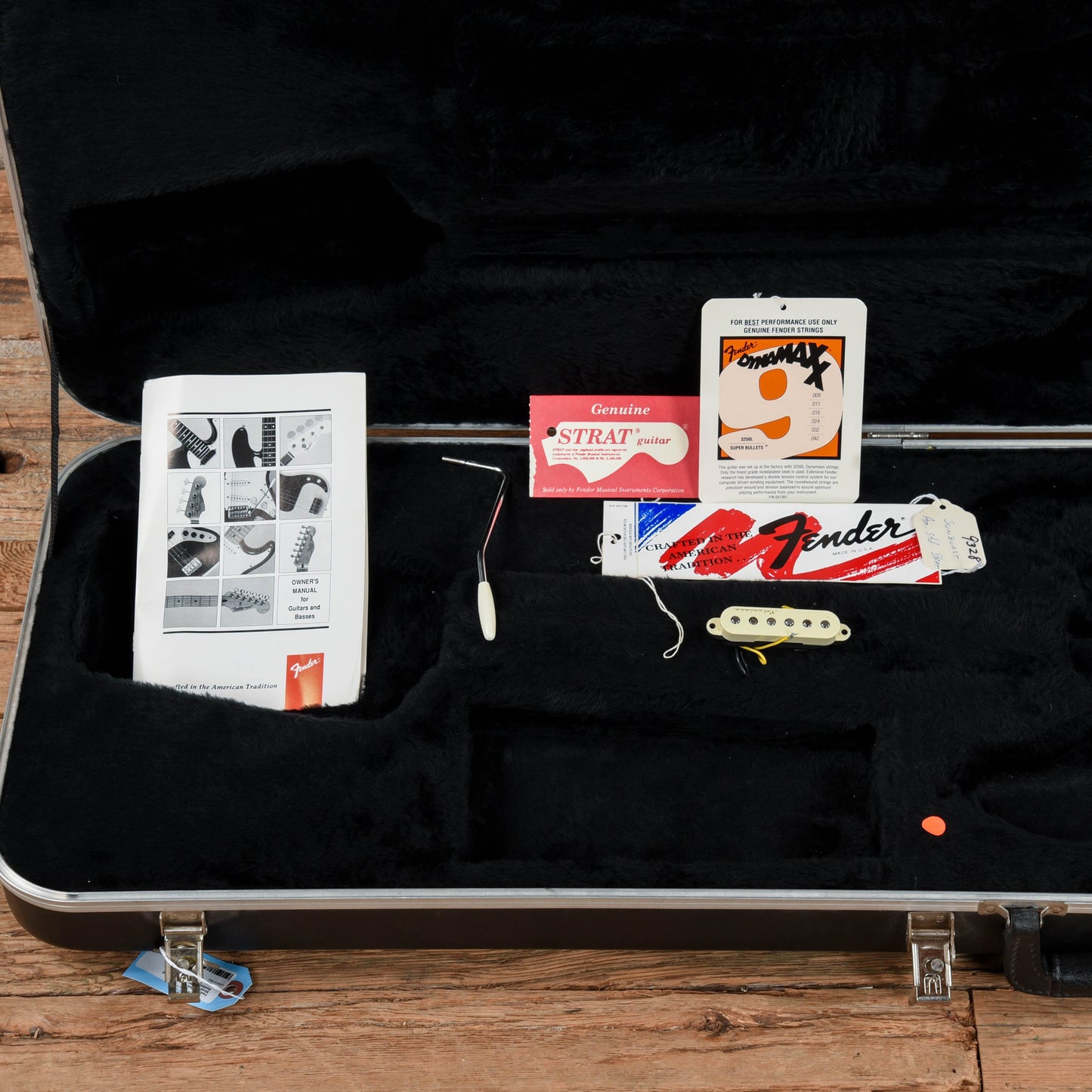 Fender American Standard Stratocaster 3-Color Sunburst 1993 Electric Guitars / Solid Body