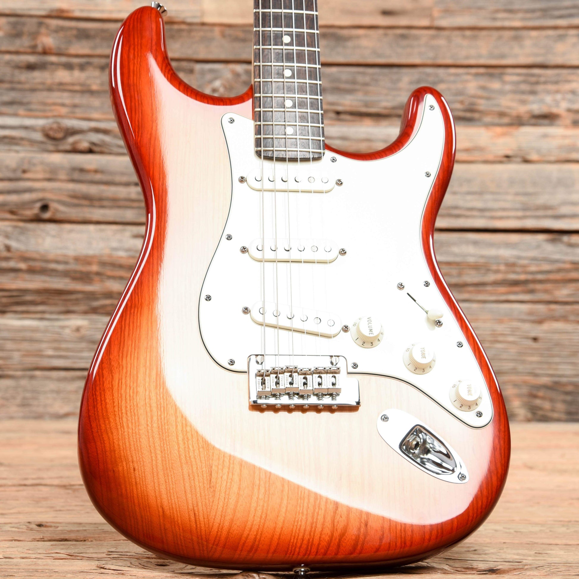 Fender American Standard Stratocaster Sunburst 2007 Electric Guitars / Solid Body