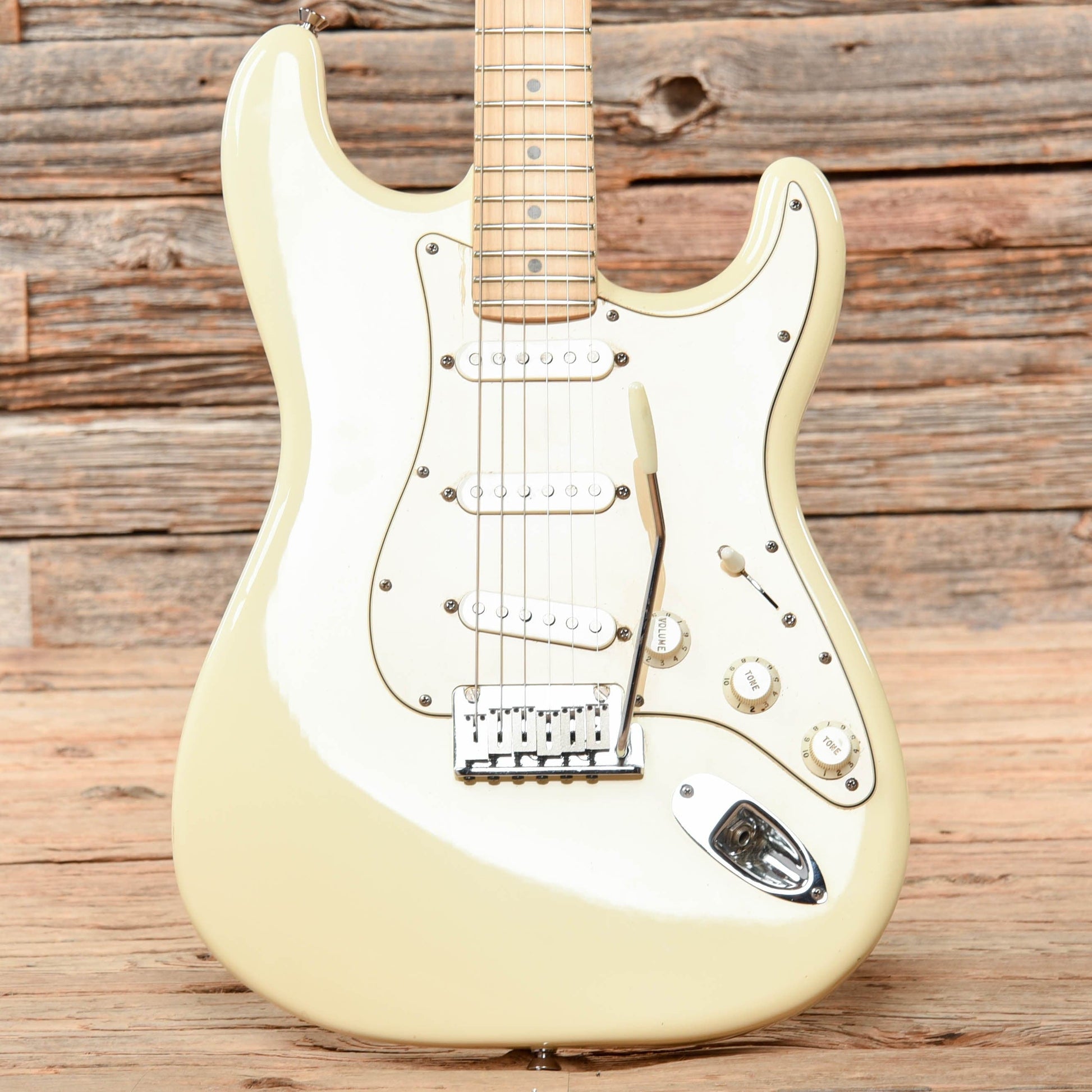 Fender American Standard Stratocaster Vintage White 2006 Electric Guitars / Solid Body