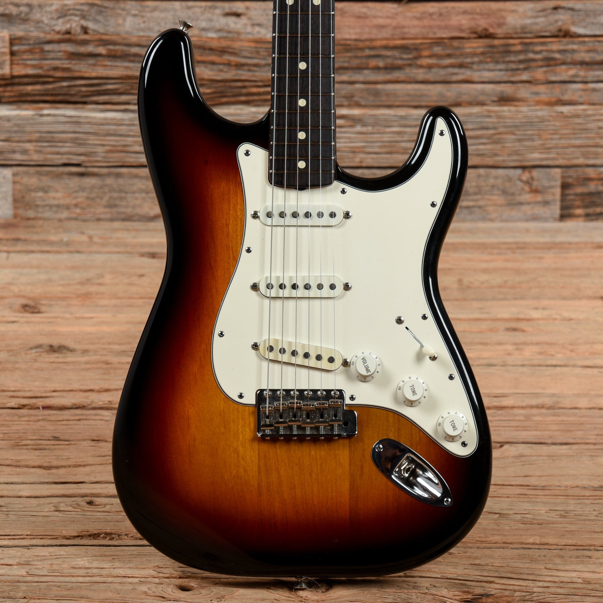 Fender American Vintage '62 Stratocaster 3-Color Sunburst 1986 Electric Guitars / Solid Body