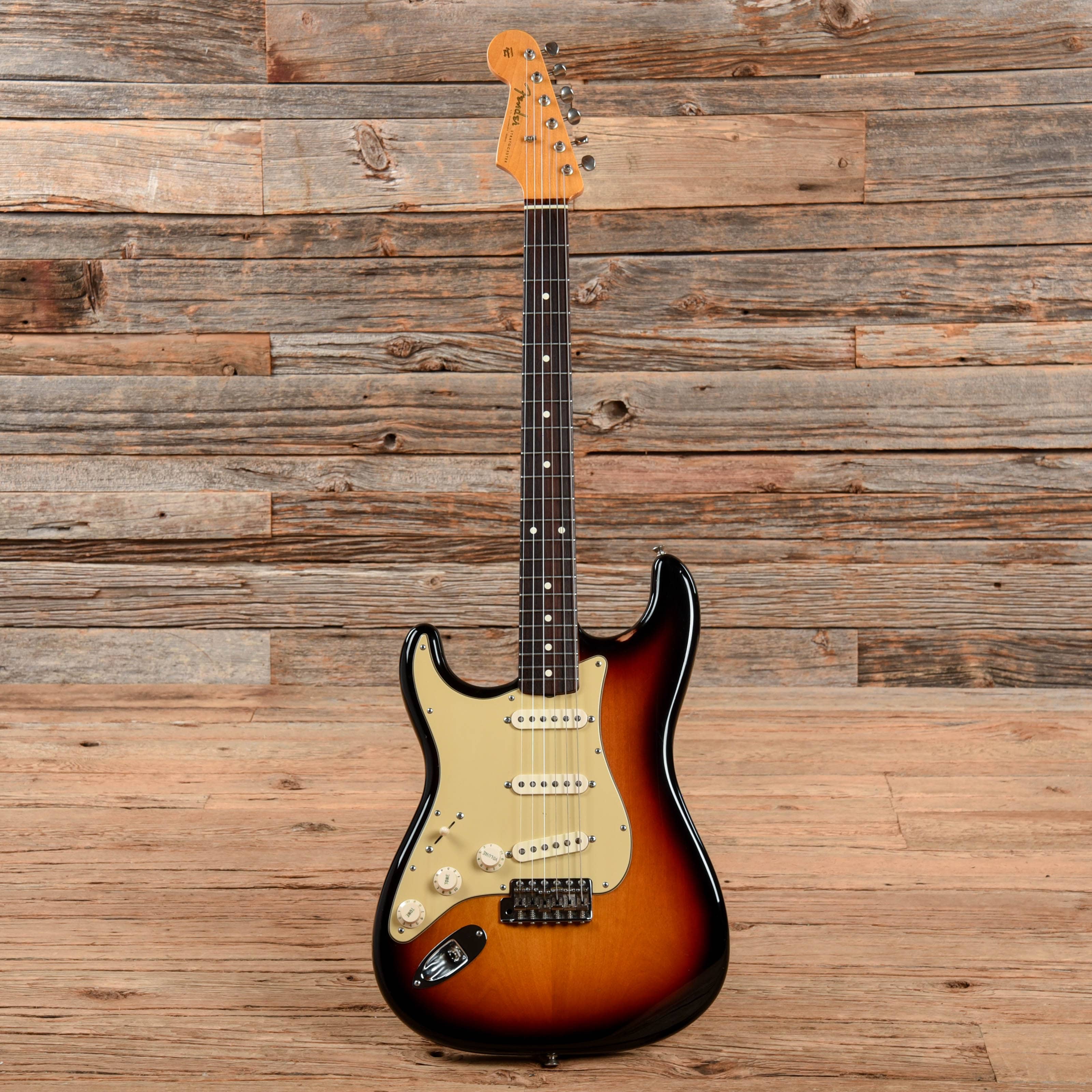 Fender American Vintage 62 Stratocaster Lefty 3-Color Sunburst 2008 LEFTY Electric Guitars / Solid Body