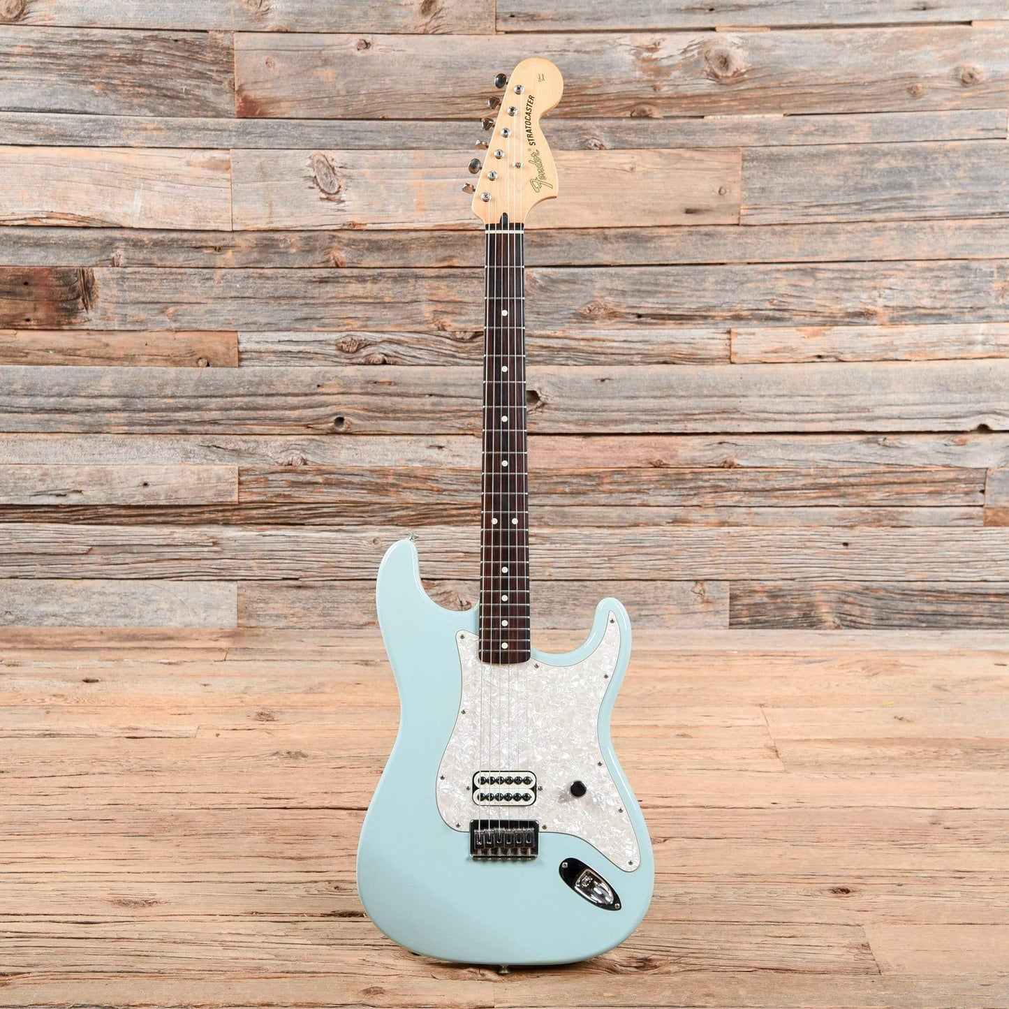 Fender Artist Series Tom Delonge Stratocaster Daphne Blue 2002 Electric Guitars / Solid Body