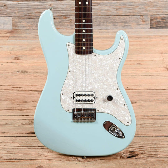 Fender Artist Series Tom Delonge Stratocaster Daphne Blue 2002 Electric Guitars / Solid Body